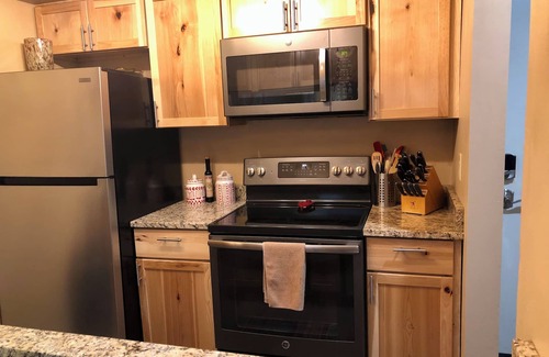 Table Rock Condo | Beautiful Condo on the 16th green! Also, dog friendly! Ask about Golf discounts!