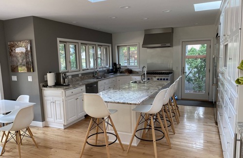 Saint Joseph House | Beautiful Contemporary Ranch Style Home - 6 Bds, 4.5 Baths - Convenient Location