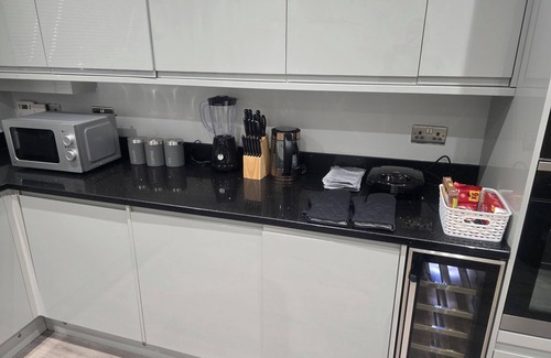 Sittingbourne House | Beautiful &Cosy. Home Sweet Home FOR FAMILY OR WORK GROUP-SITTINGOURNE. KENT