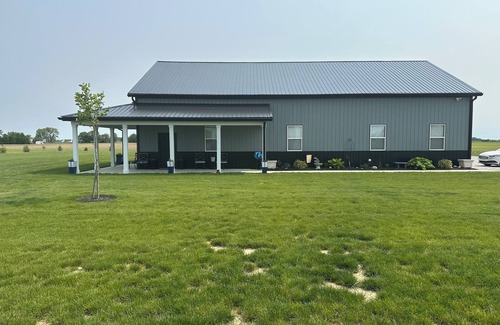 Irwin Apartment | Beautiful Country Setting 1100 Sq. Ft Loft Barn Dominium Apartment all Amenities