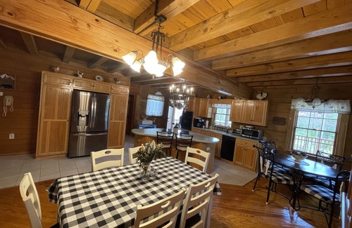 Deep Run House | Beautiful Creek-front Cabin convenient to Greenville and Kinston