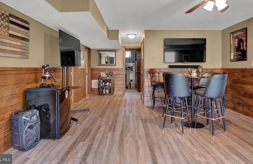 Orrtanna Cabin | Beautiful Custom Built Log Home with Jacuzzi