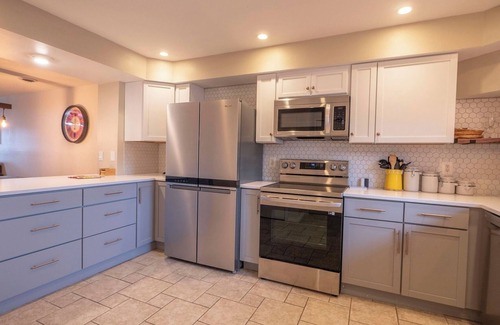 Lake Delton Condo | Beautiful Dells Condo with Beach, Indoor/Outdoor Pools & Hot Tubs, Lake Access