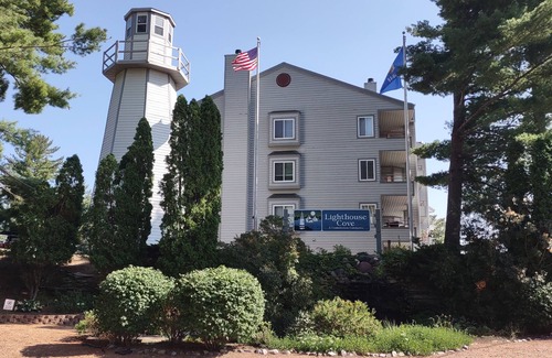 Lake Delton Condo | Beautiful Dells Condo with Beach, Indoor/Outdoor Pools & Hot Tubs, Lake Access