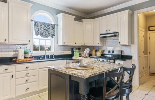 Chaplin House | Beautiful Estate boasting 5 bedrooms with views of horses and countryside!