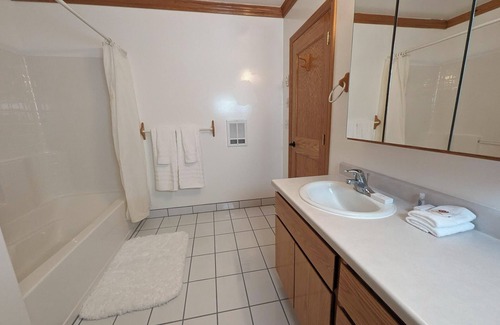 Hot Springs Cabin | Beautiful Executive Suite - Room 205