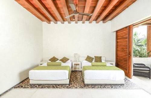 Petacalco House | Beautiful Family House Beachfront