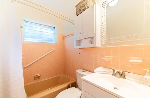 Indian Beach Sapphire Shores House | Beautiful Glam Mid-Century 1 block from Sarasota bay with Firepit