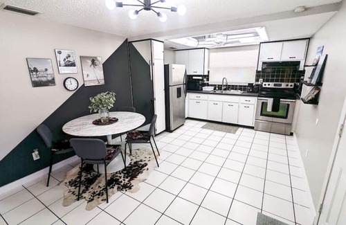 Port Richey House | Beautiful Guest House w/Large Heated Pool