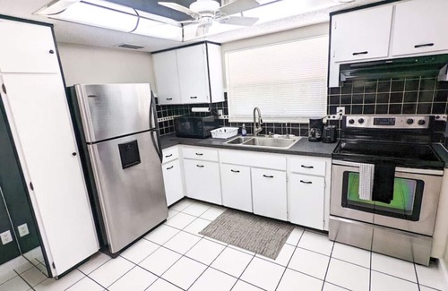 Port Richey House | Beautiful Guest House w/Large Heated Pool