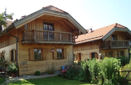 Hallwang Ski Chalet | Beautiful Holiday home on the outskirts, 10 Minutes to Salzburg