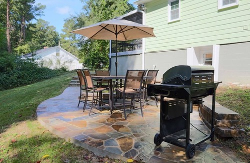 Apex House | Beautiful Home At Downtown Apex