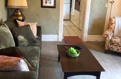 Farmington House | Beautiful Home Close to Lagoon King Bed Fast Wi-Fi