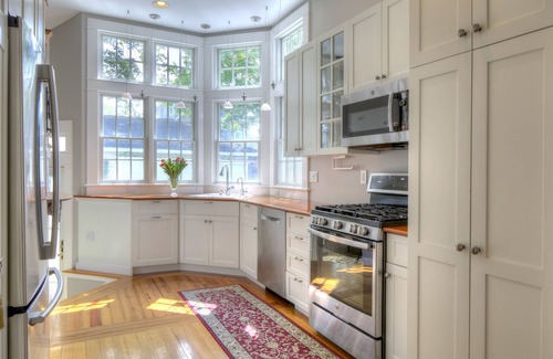 The Point House | Beautiful home in NEWPORT near water, walk to town