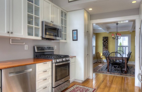 The Point House | Beautiful home in NEWPORT near water, walk to town