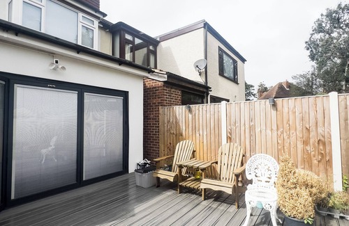 Pettits House | Beautiful Home in Romford East London - Sleeps 9 + Free Parking