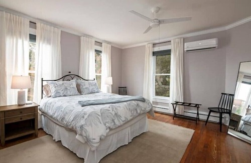 Cambridge House | Beautiful Home in the Historic District w/pool