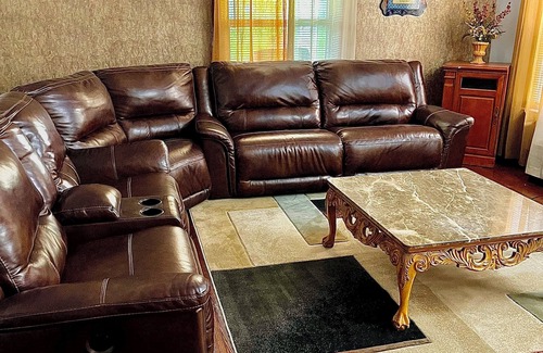 Danville House | Beautiful “House” 4-bed”ROOMS” not bunks-Hotel 4 Bedrooms 100 dollars each room