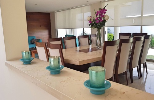 Bosques de las Lomas House | Beautiful House In A Residential Neighborhood/ Hermosa casa en zona residencial