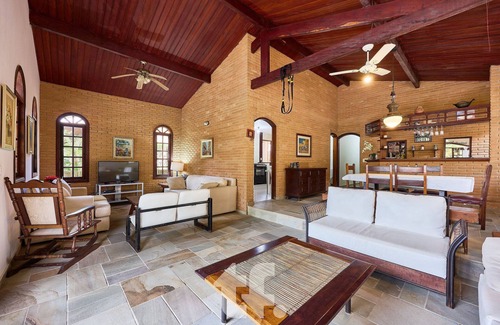 Pedra Verde Condo | Beautiful House in Pedra Verde Condominium By Temporada Férias