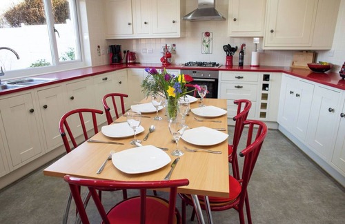 Aberporth House | BEAUTIFUL HOUSE WITH AMAZING SEA VIEWS IN ABERPORTH. 10 MINS WALK TO BEACH