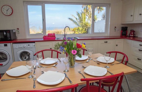 Aberporth House | BEAUTIFUL HOUSE WITH AMAZING SEA VIEWS IN ABERPORTH. 10 MINS WALK TO BEACH