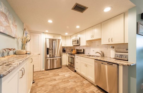 Fort Pierce House | Beautiful Hutchinson Island Condo - Steps to Ocean