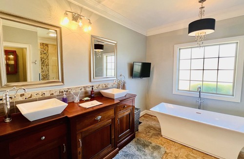 Wedowee House | Beautiful Lake Home, Amazing Views, Full Kitchen/Bar on Lake Shore, Private Cove