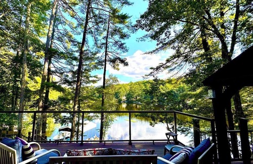 East Wakefield House | Beautiful Lake House on Belleau 100 ft of Waterfront! Kayaks, Jacuzzi 3100 sqft!