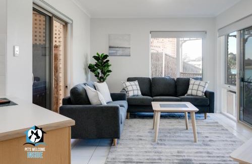 Encounter Bay House | Beautiful Lake Views with Pontoon