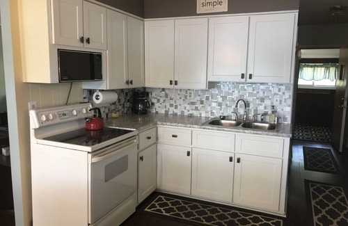 Irons Cottage | BEAUTIFUL Lakefront Cottage W/Pontoon on Harper Lake- Completely Updated!