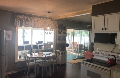 Irons Cottage | BEAUTIFUL Lakefront Cottage W/Pontoon on Harper Lake- Completely Updated!