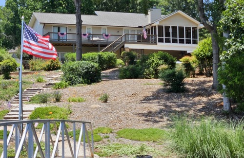 Seneca House | Beautiful lakefront home in quiet cove on Lake Keowee! Minutes from Clemson!