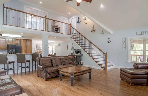 Milledgeville House | Beautiful Lakefront Home