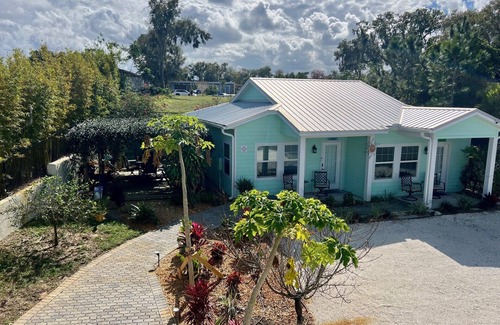 Clermont Cottage | Beautiful Lakeview 1 bedroom/1 bath unit