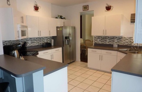 Sunset Lakes House | Beautiful Lakeview 5 bed 4 Bath South Facing Pool/Spa Home