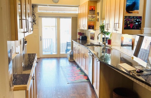 Columbia Heights House | Beautiful Large 5 Bedroom Townhome 1.6 miles to White House. E-bikes available
