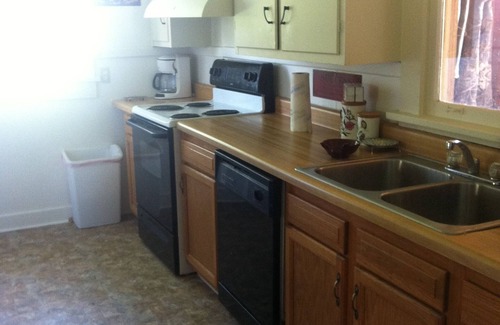 Helena Cabin | beautiful lodge in a relaxed country setting!