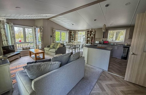Corton House | Beautiful lodge with decking at Azure Seas in Suffolk, sleeps 6 ref 32217OG