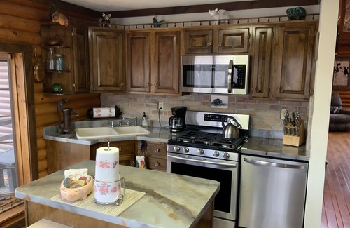 The Galena Territory Cabin | Beautiful Log Cabin with Fireplace, Fire Pit, Hot Tub & Wifi