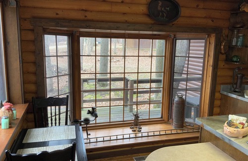 The Galena Territory Cabin | Beautiful Log Cabin with Fireplace, Fire Pit, Hot Tub & Wifi