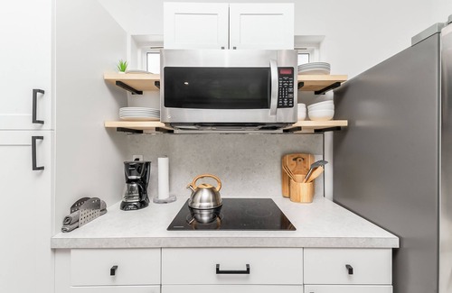 Veterans Park Apartment | Beautiful, modern, open, comfy new studio centrally located in Boise!