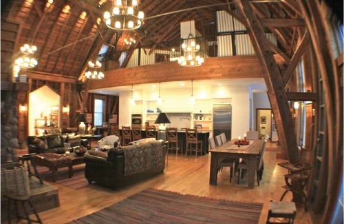 Pine River House | Beautiful modern rustic barn located near state parks and Chain o Lakes.