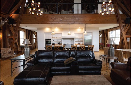 Pine River House | Beautiful modern rustic barn located near state parks and Chain o Lakes.