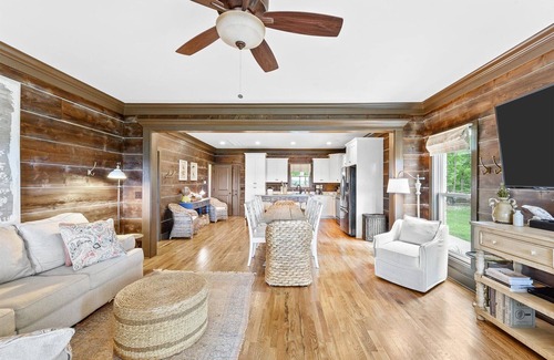 Monteagle House | Beautiful Monteagle Bluff Mountain Home Sleeps 12