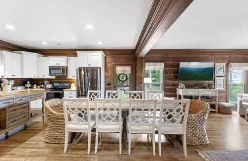 Monteagle House | Beautiful Monteagle Bluff Mountain Home Sleeps 12