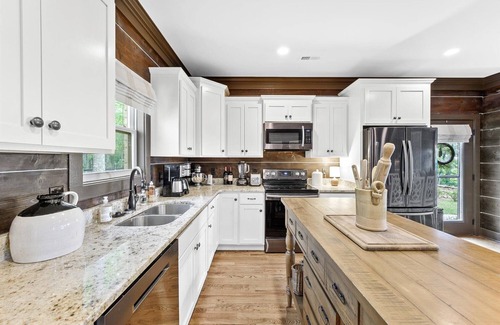 Monteagle House | Beautiful Monteagle Bluff Mountain Home Sleeps 12