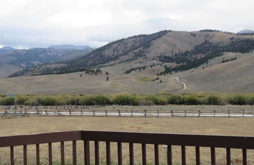 Polaris House | BEAUTIFUL MOUNTAIN RETREAT IN THE GRASSHOPPER VALLEY