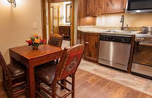 Gatlinburg Resort | Beautiful mountain views from your resort & minutes from Gatlinburg/Pigeon