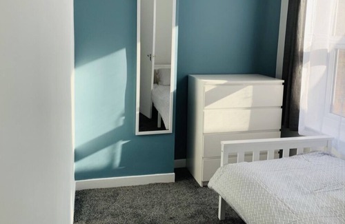 Oadby House | Beautiful New 3/4 Bed House in the heart of Demontfort Uni - Leicester City